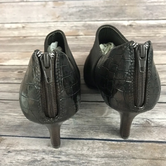 Liz Claiborne Lawrence Brown Bootie - Picture 4 of 6